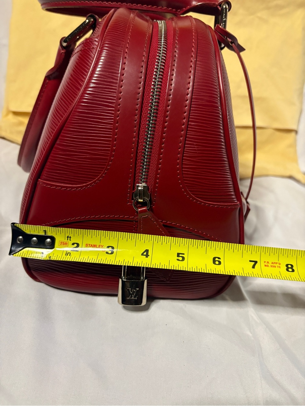 β¨ Authentic Louis Vuitton Bowling Montaigne GM β Epi Leather in Red/Carmine - Picture 14 of 17